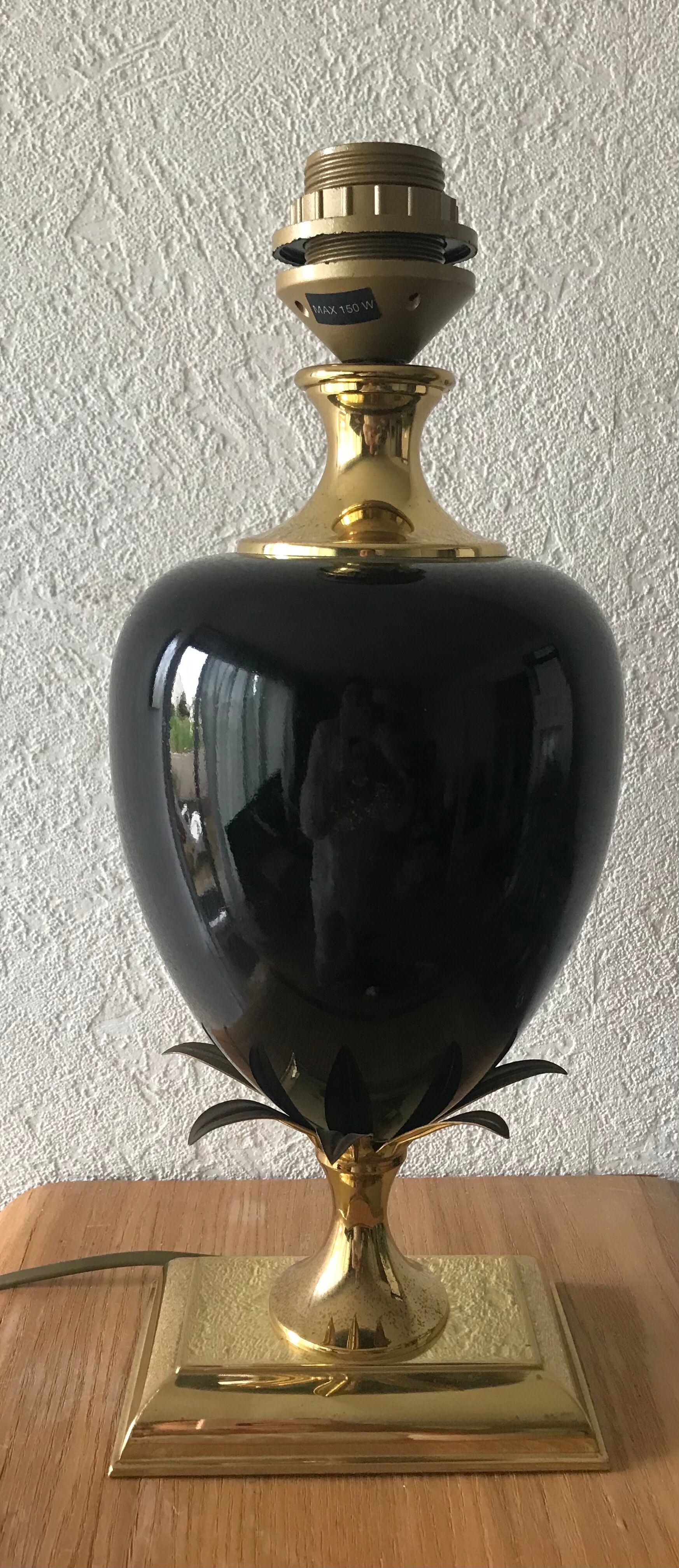 Lamp The Black Dolphin