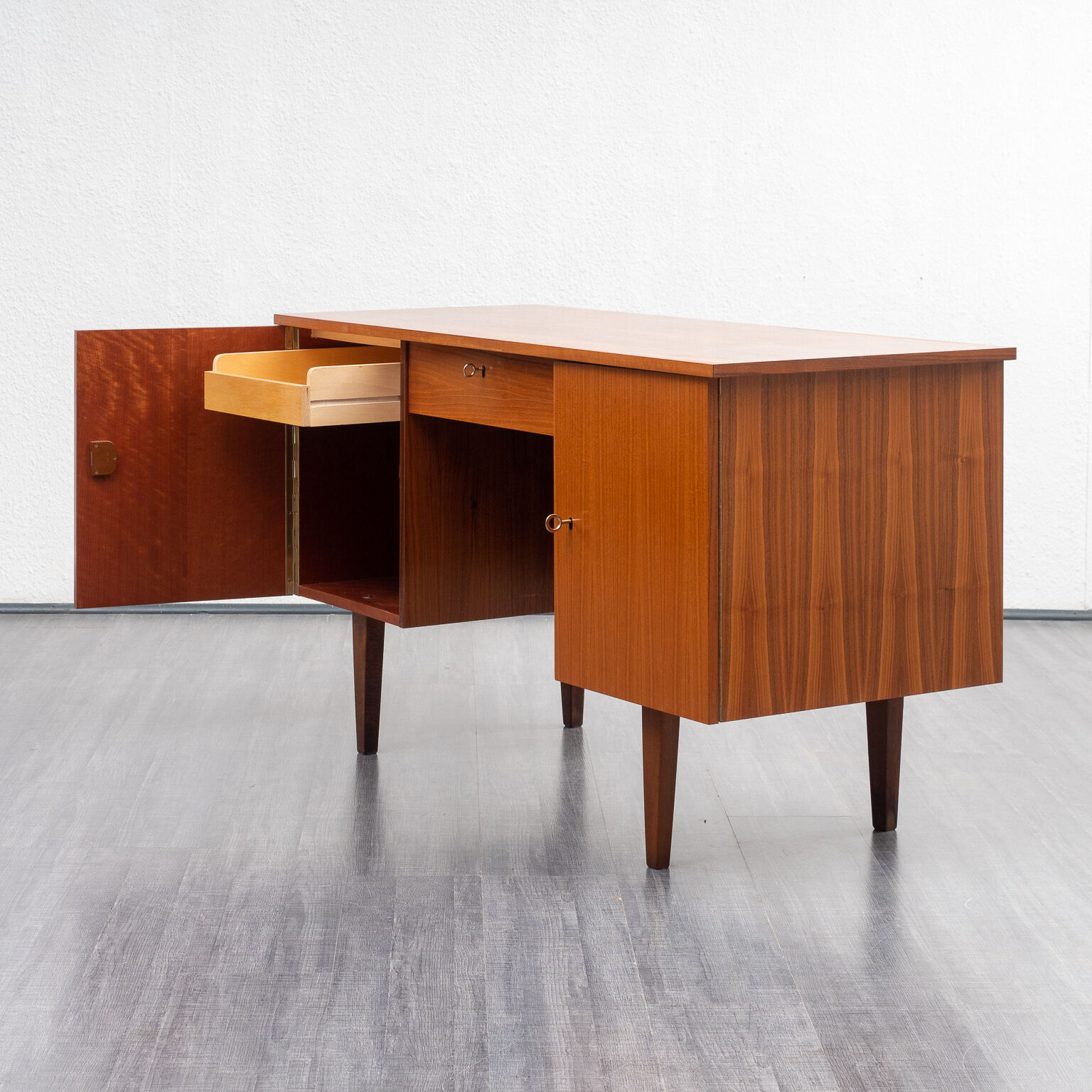 Cubic desk 60