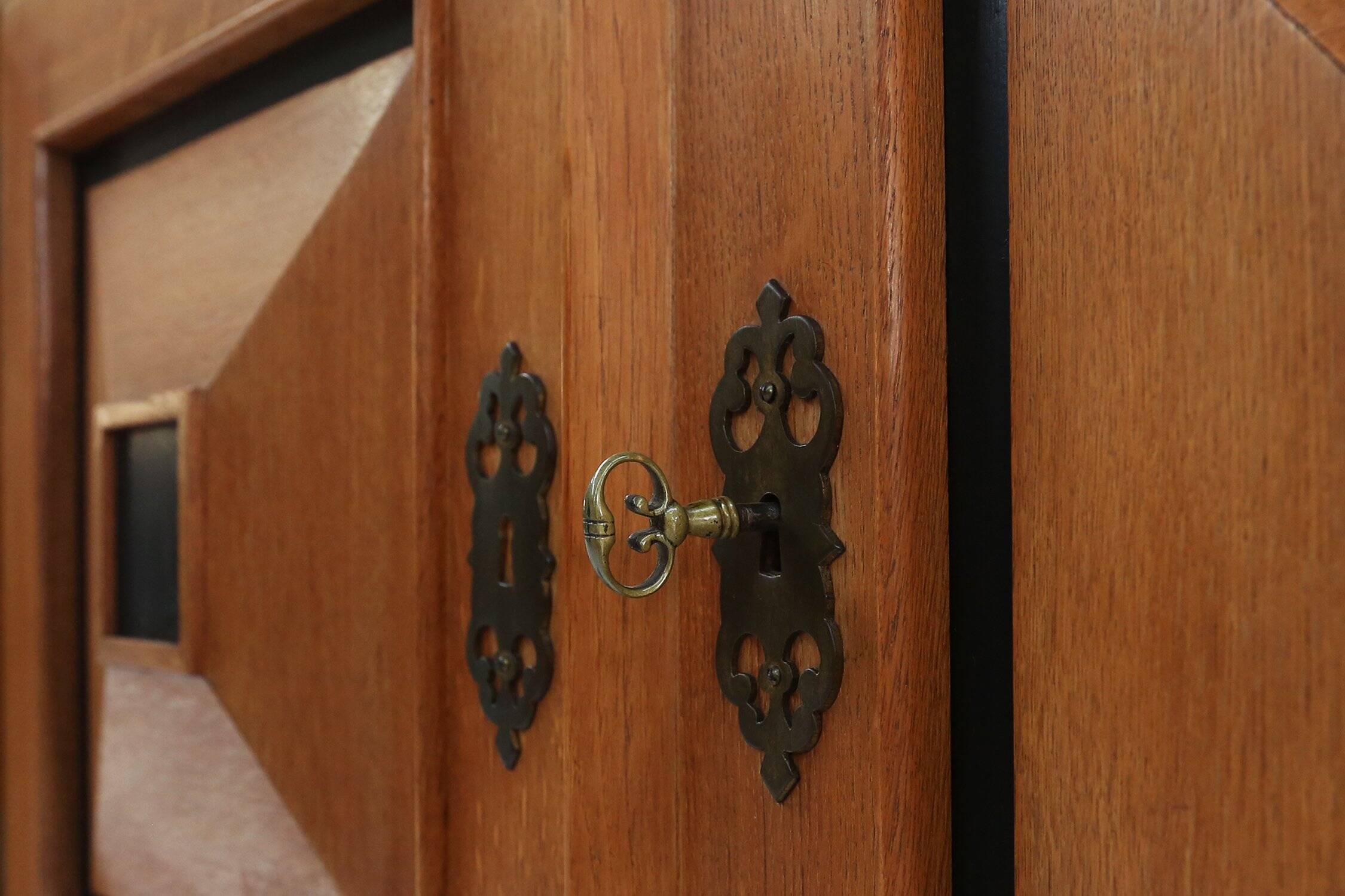 Late Art Deco Display Cabinet in Oak, Belgium 1940s