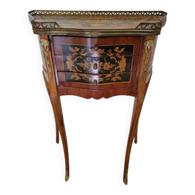 Gueridon ou chevet Louis XV motifs floraux XIX ème