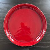 Plat rouge dentelé