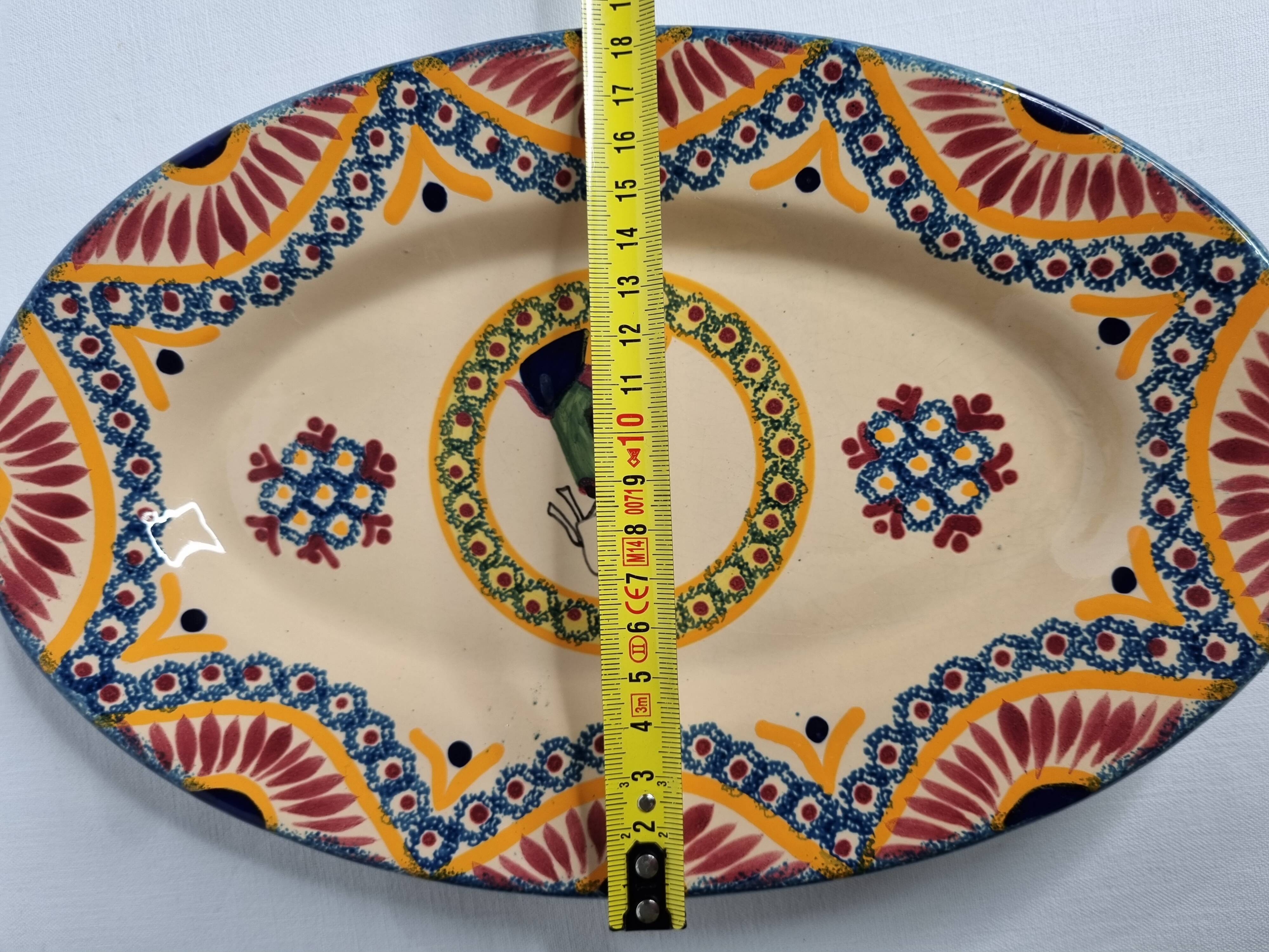 Oval dish in vintage Quimper Henriot earthenware, signed, traditional Breton decor, 29 cm