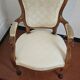 Fauteuil Louis Philippe en bois de noyer tapisse blanc écu