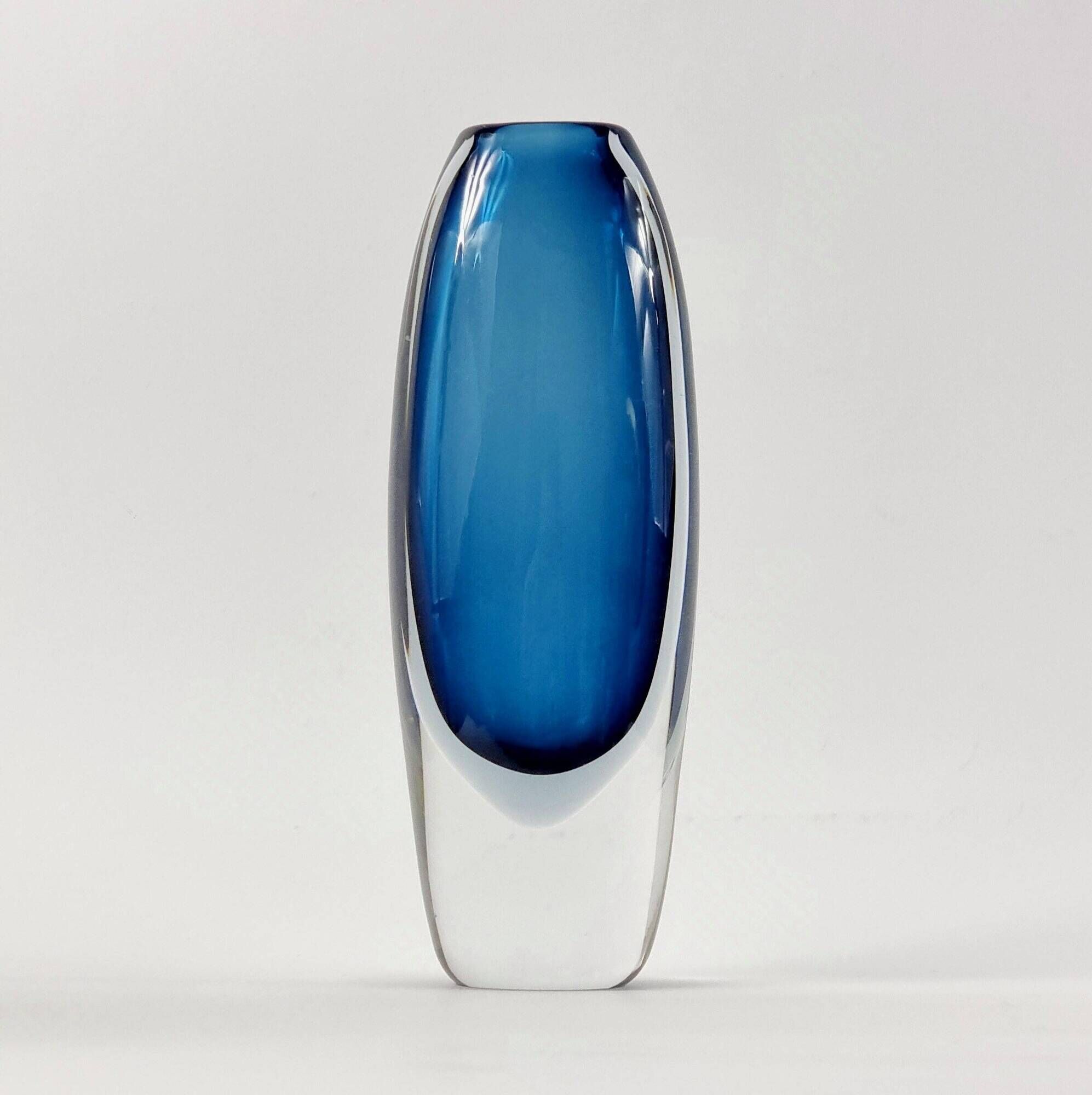 Signed Large Scandinavian Glass Vase by Vicke Lindstrand for Kosta, 1960s
