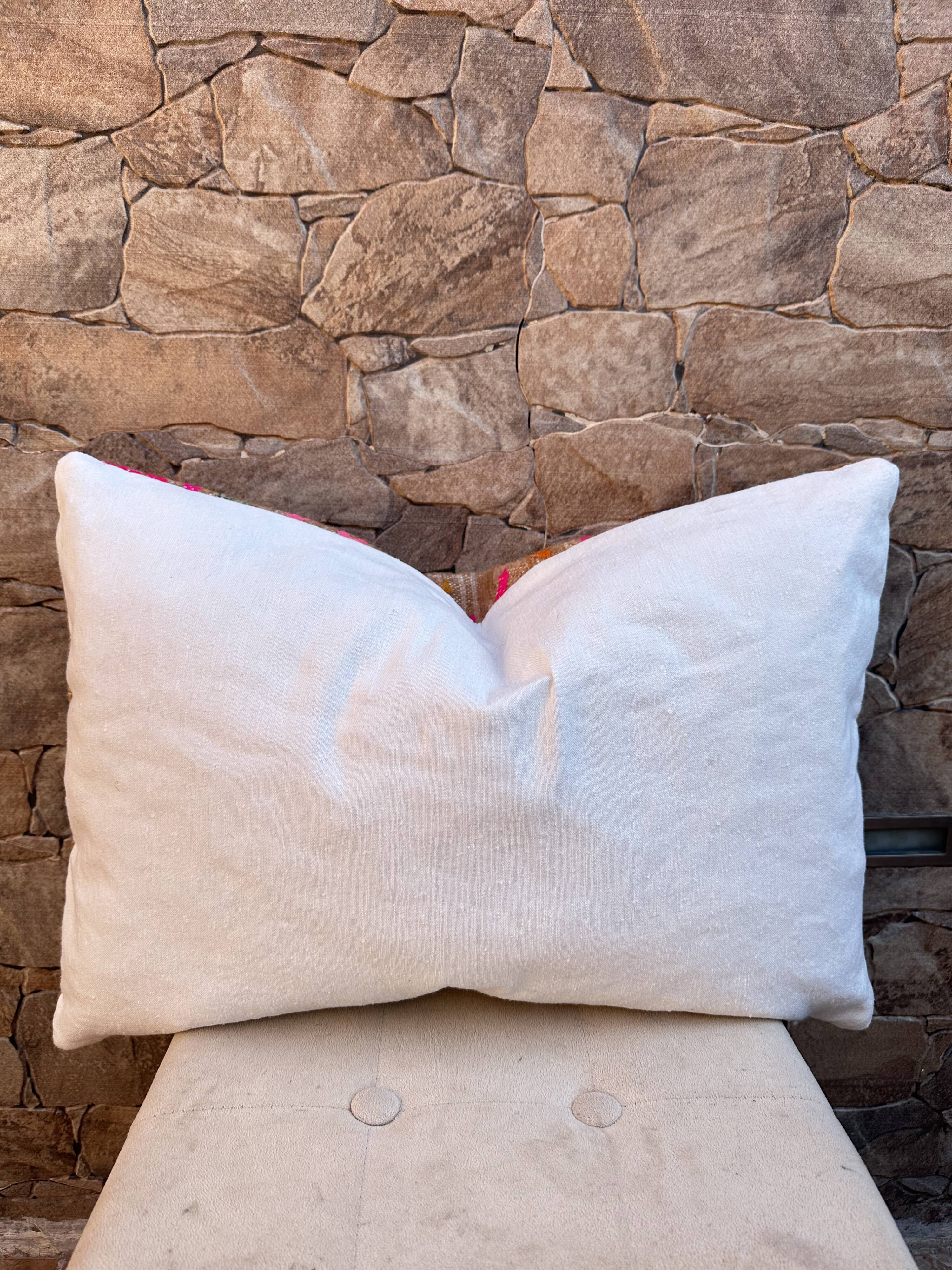 Handmade cushion cover in Berber wool: Moroccan Kilim cushion