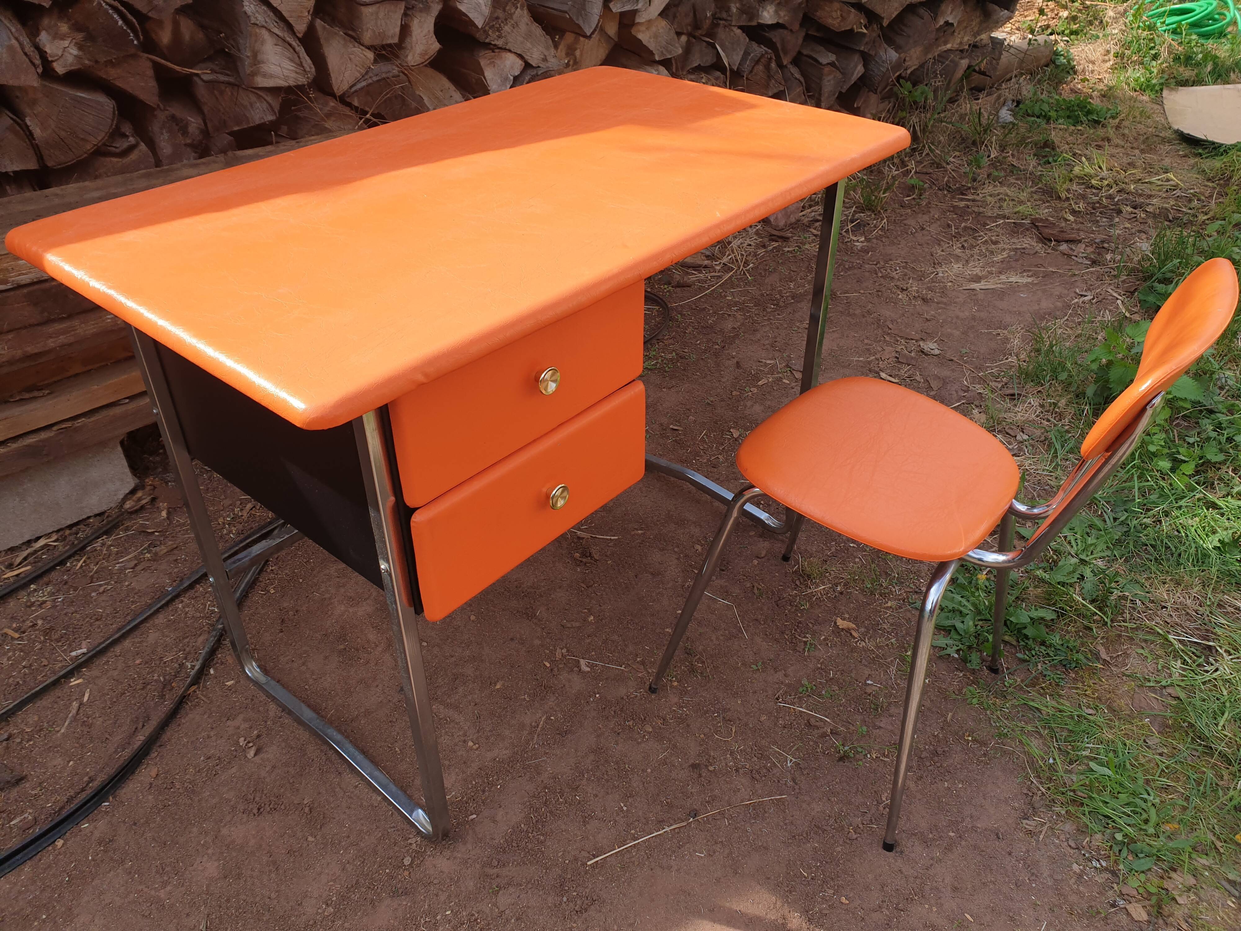 Desk set and vintage chair 70 skai and chrome