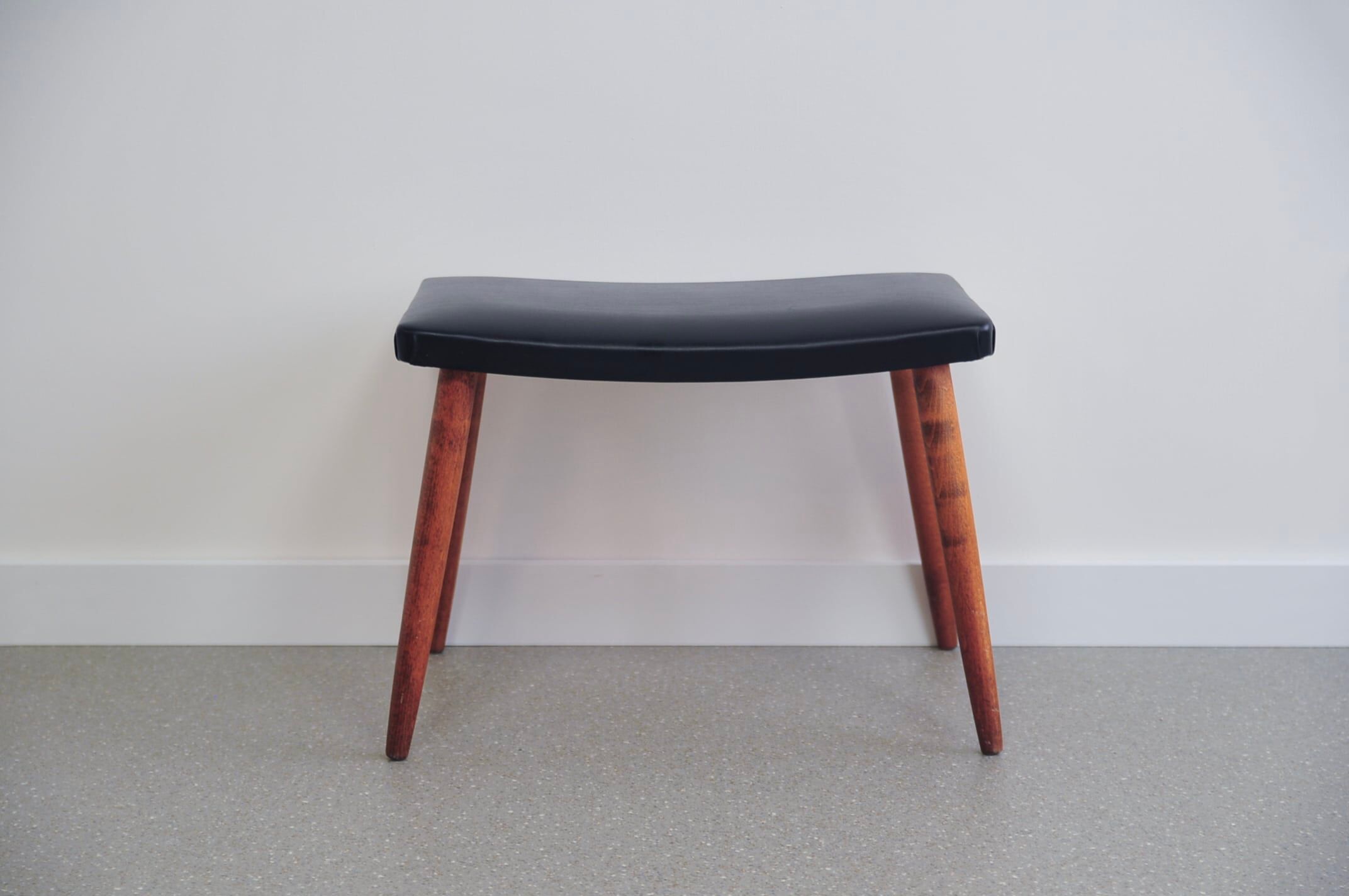 Tabouret en teck et cuir