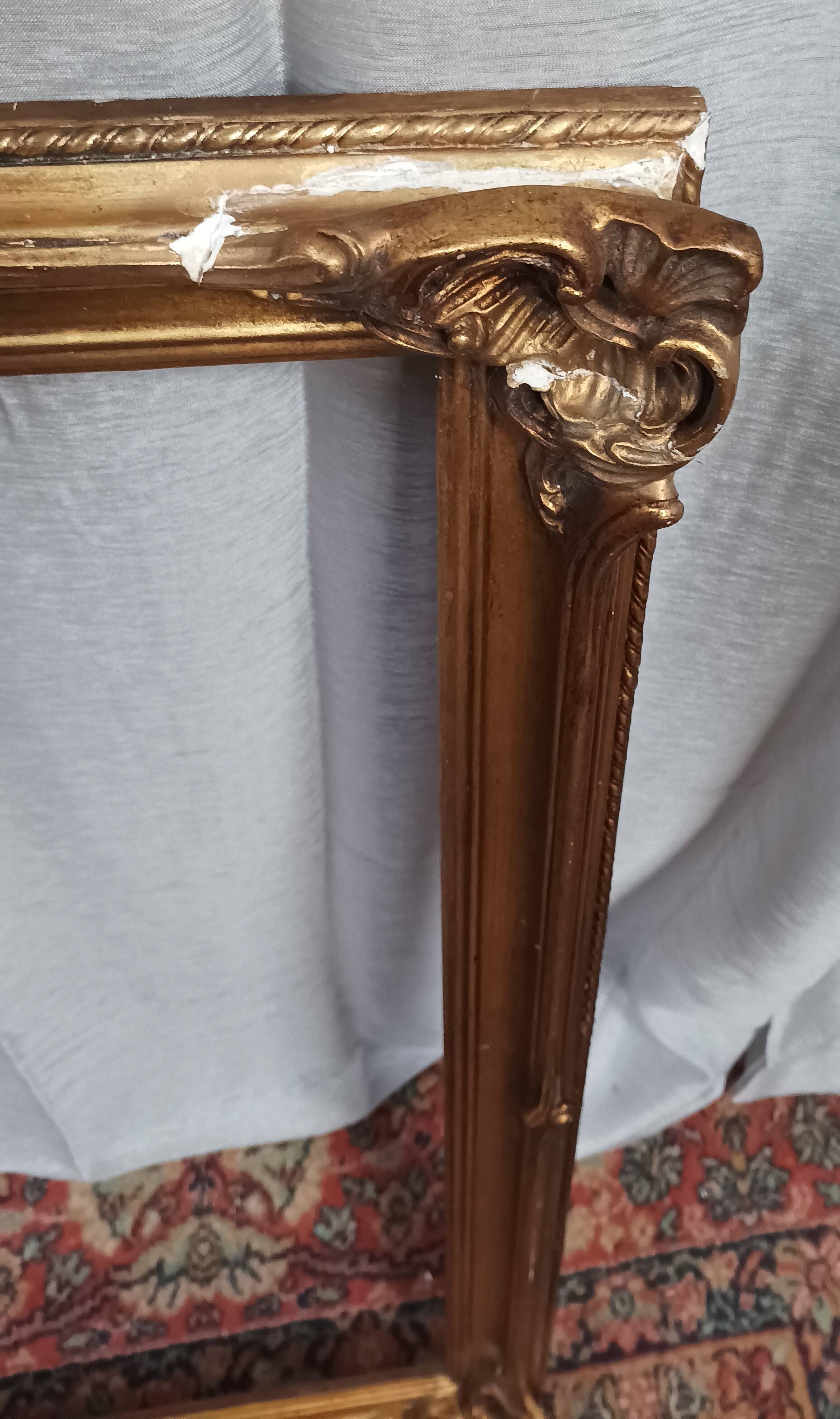 Old frame in wood and gilded stucco