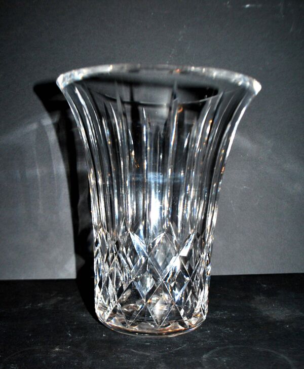 Vase en cristal taillé signé ''Cristal St Louis France'' H20