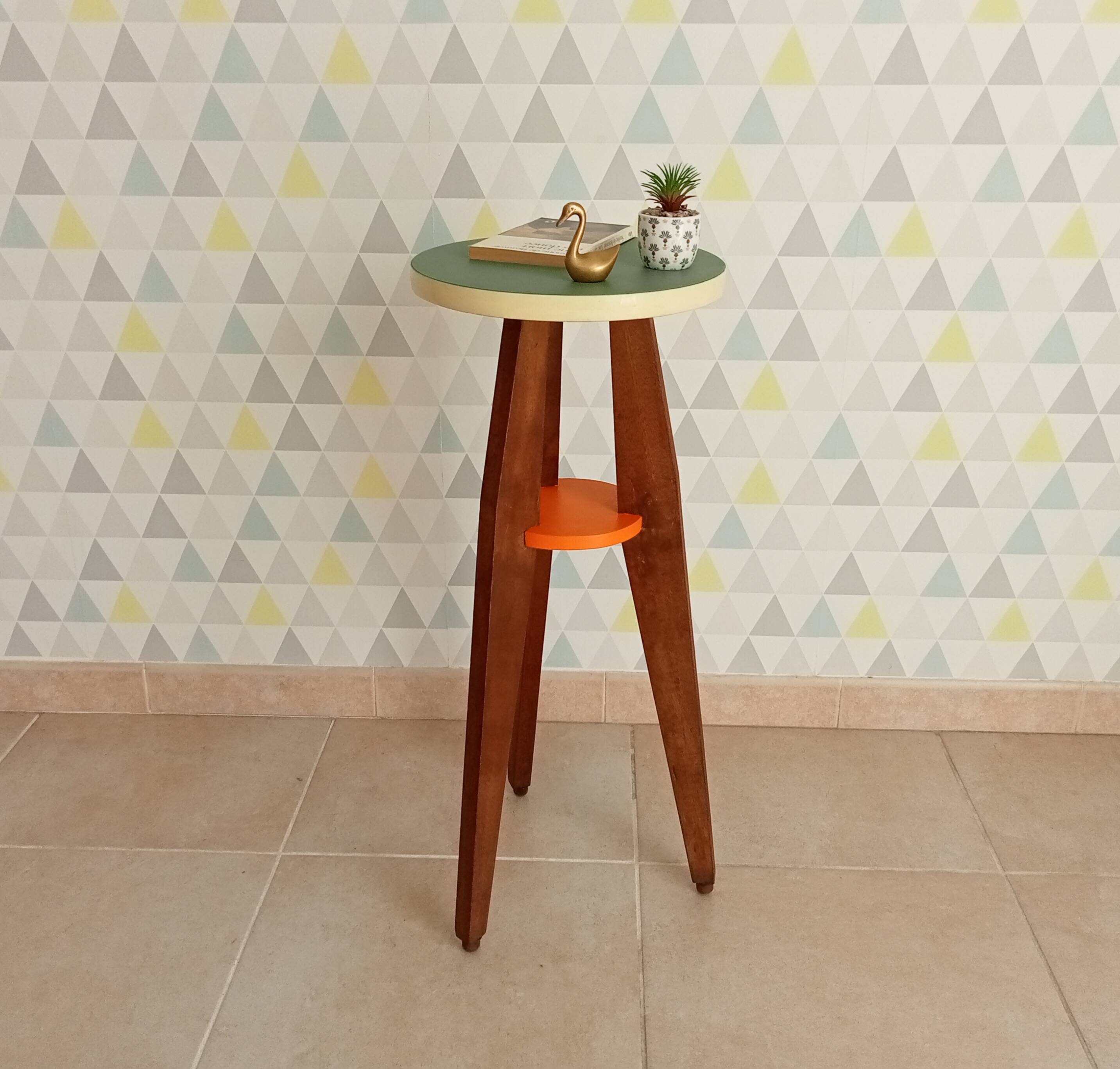 Vintage 70s side table in wood and formica