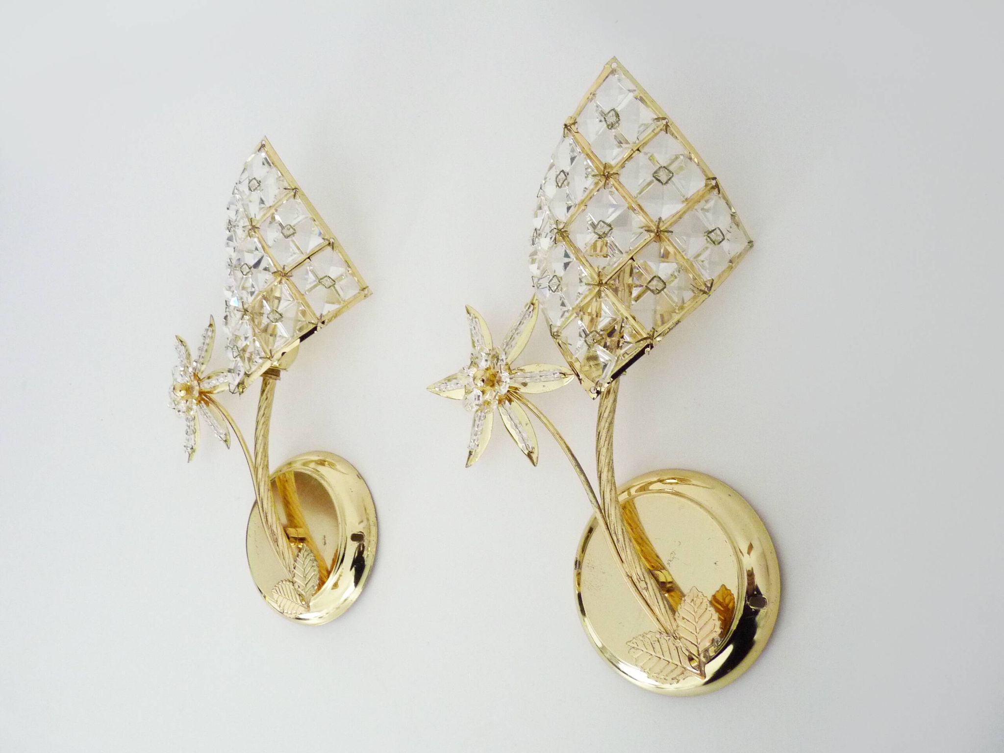 Pair of vintage floral wall sconces in gold metal and tassel