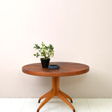 Scandinavian extending table by David Rosen