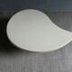 Table basse tripode, forme goutte d'eau, années 60
