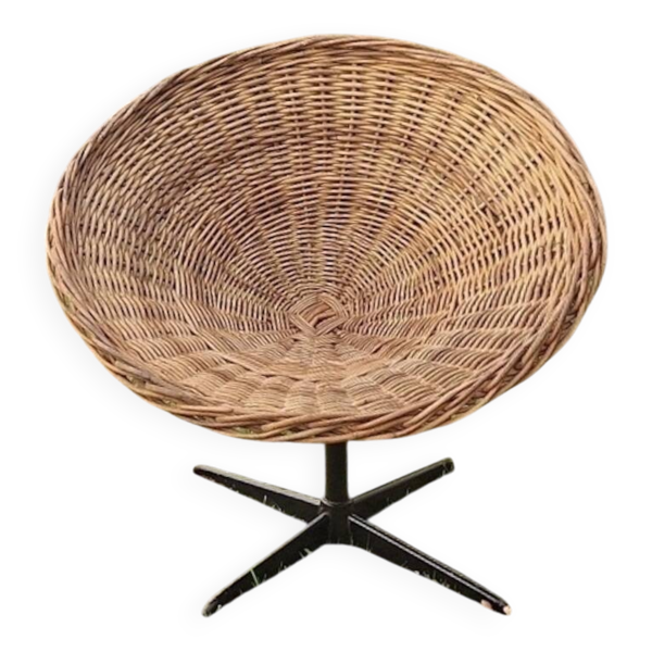 Chaise pivotante en rotin et fer, années 1960