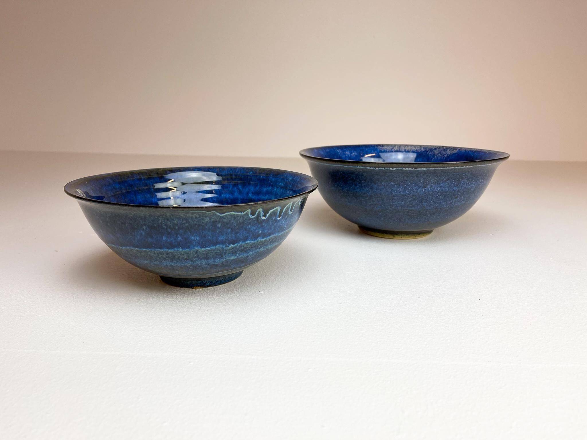 Modernist ceramic bowl by Carl-Harry Stålhane, Design Huset, Sweden.