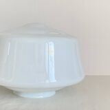 Globe ancien en verre opalin blanc