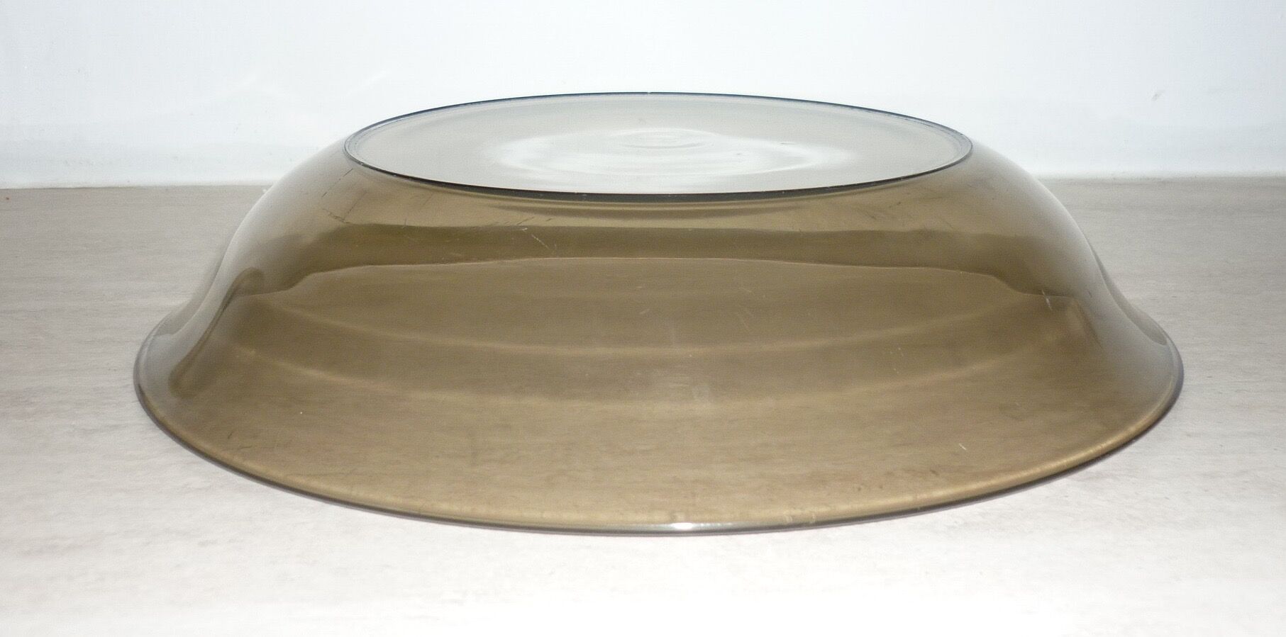 Large smoked glass dish 27.5 cm