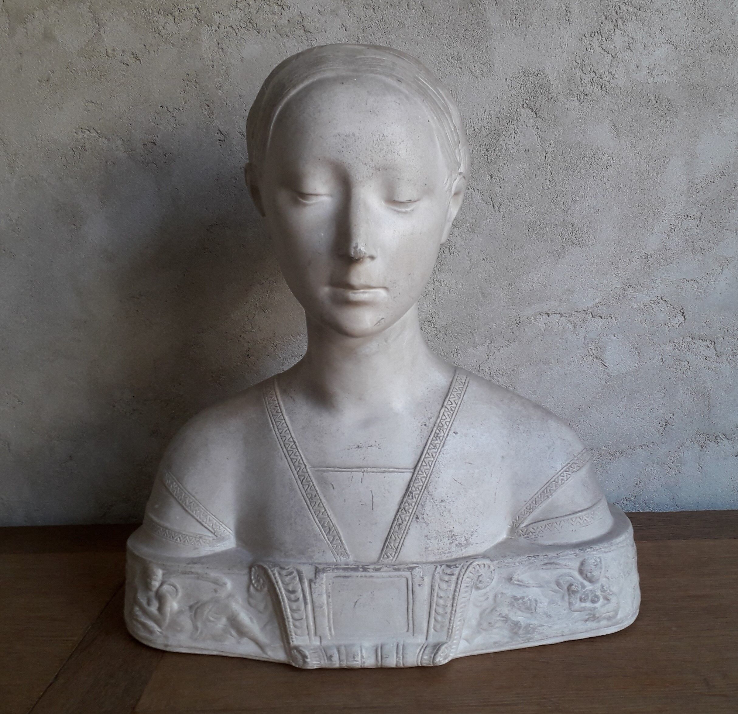 Buste en plâtre de femme ateliers du Louvre