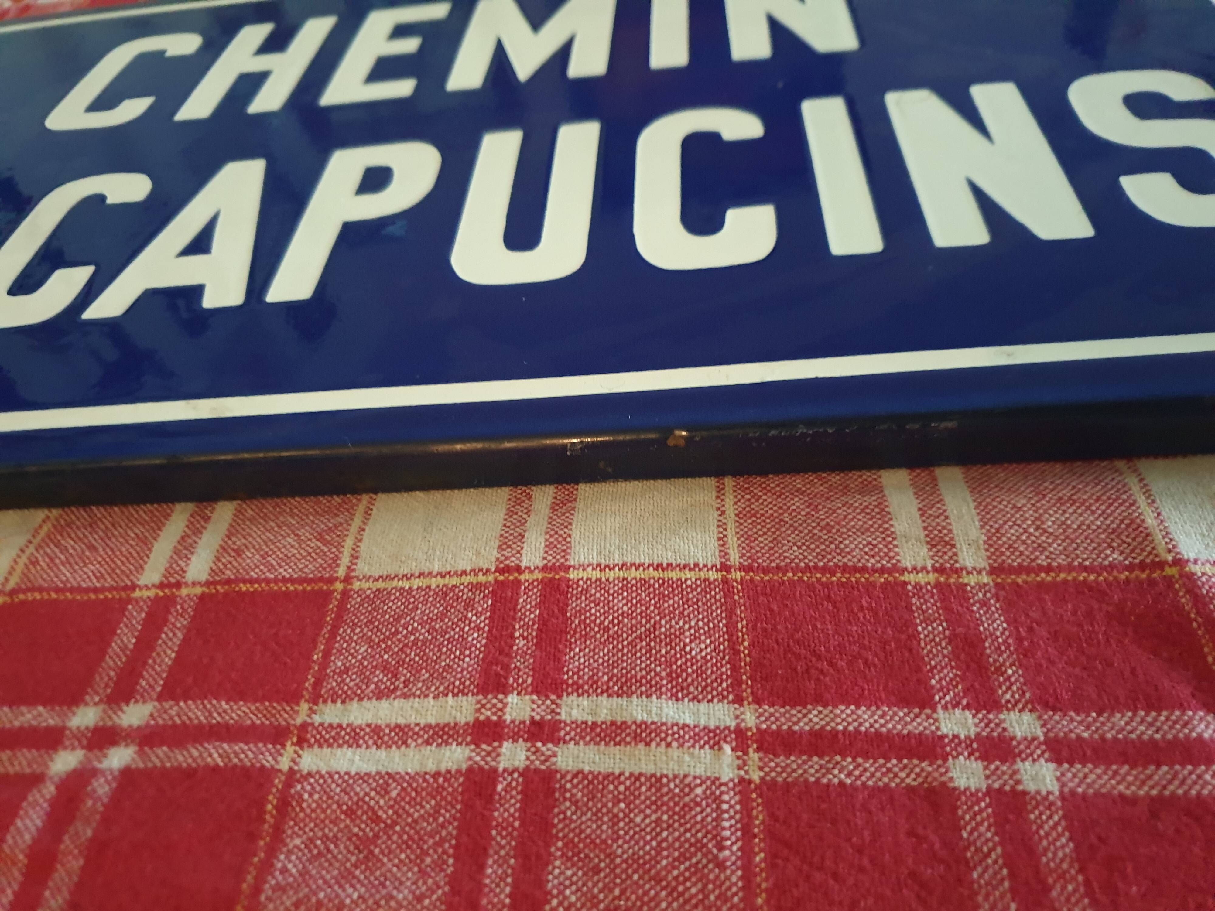 Street plaque "chemin des capucins"