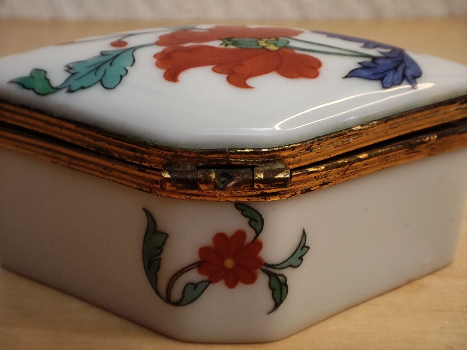Paris porcelain pill box