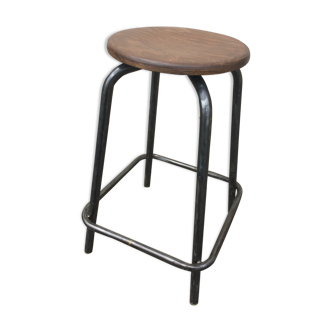 Ancien tabouret industriel