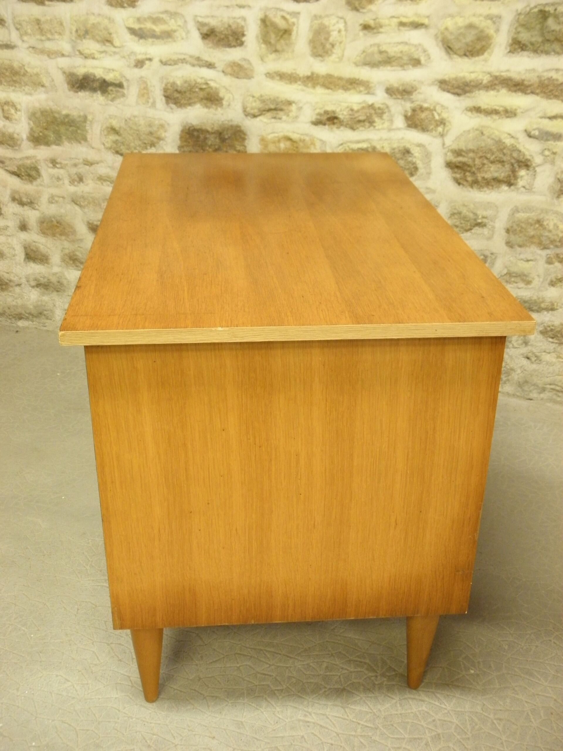 Desk 3 drawers spindles feet