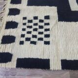 Handmade pure wool rug, natural size 200 x 300 cm.