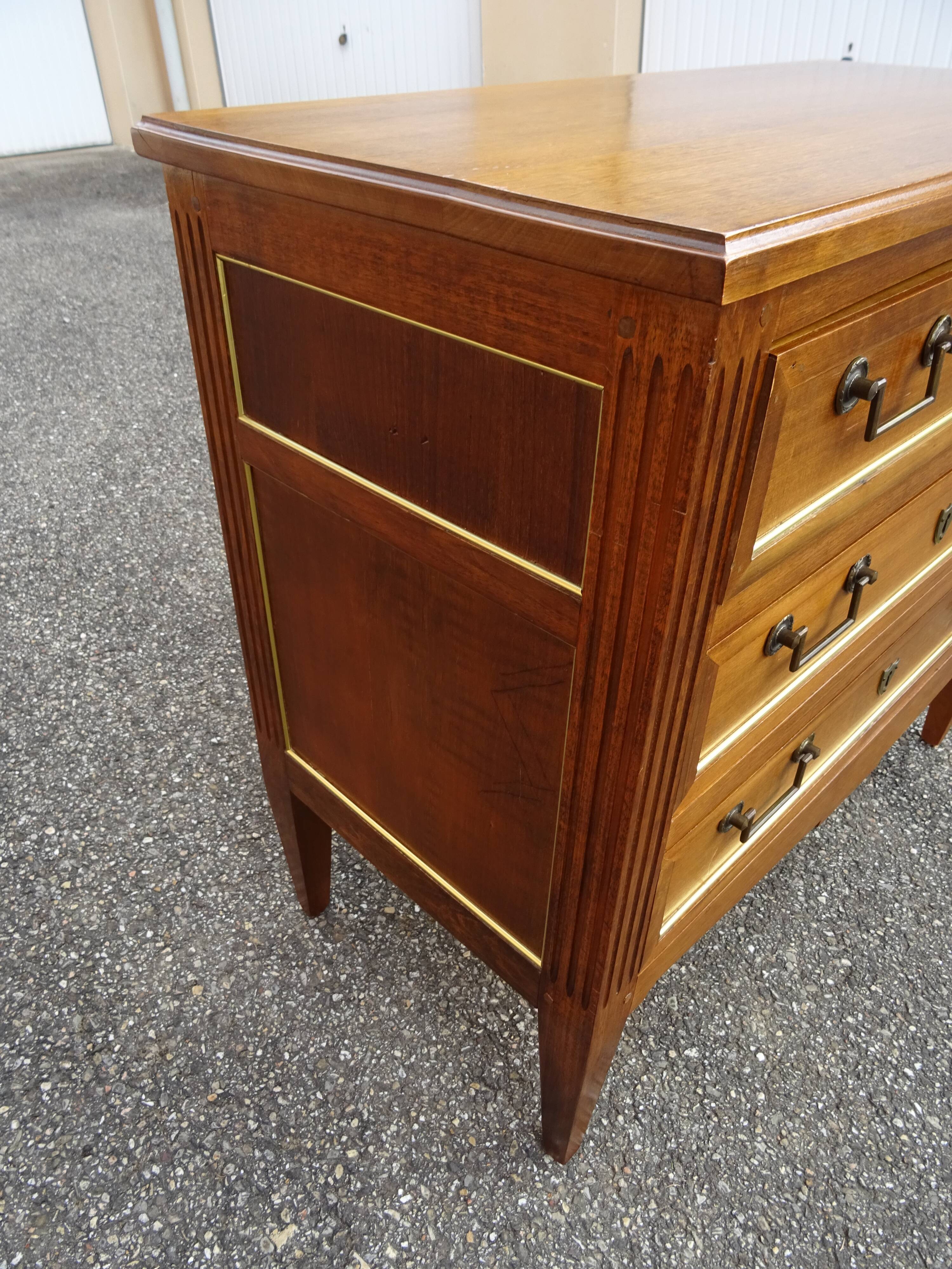 Commode de style directoire bois et laiton