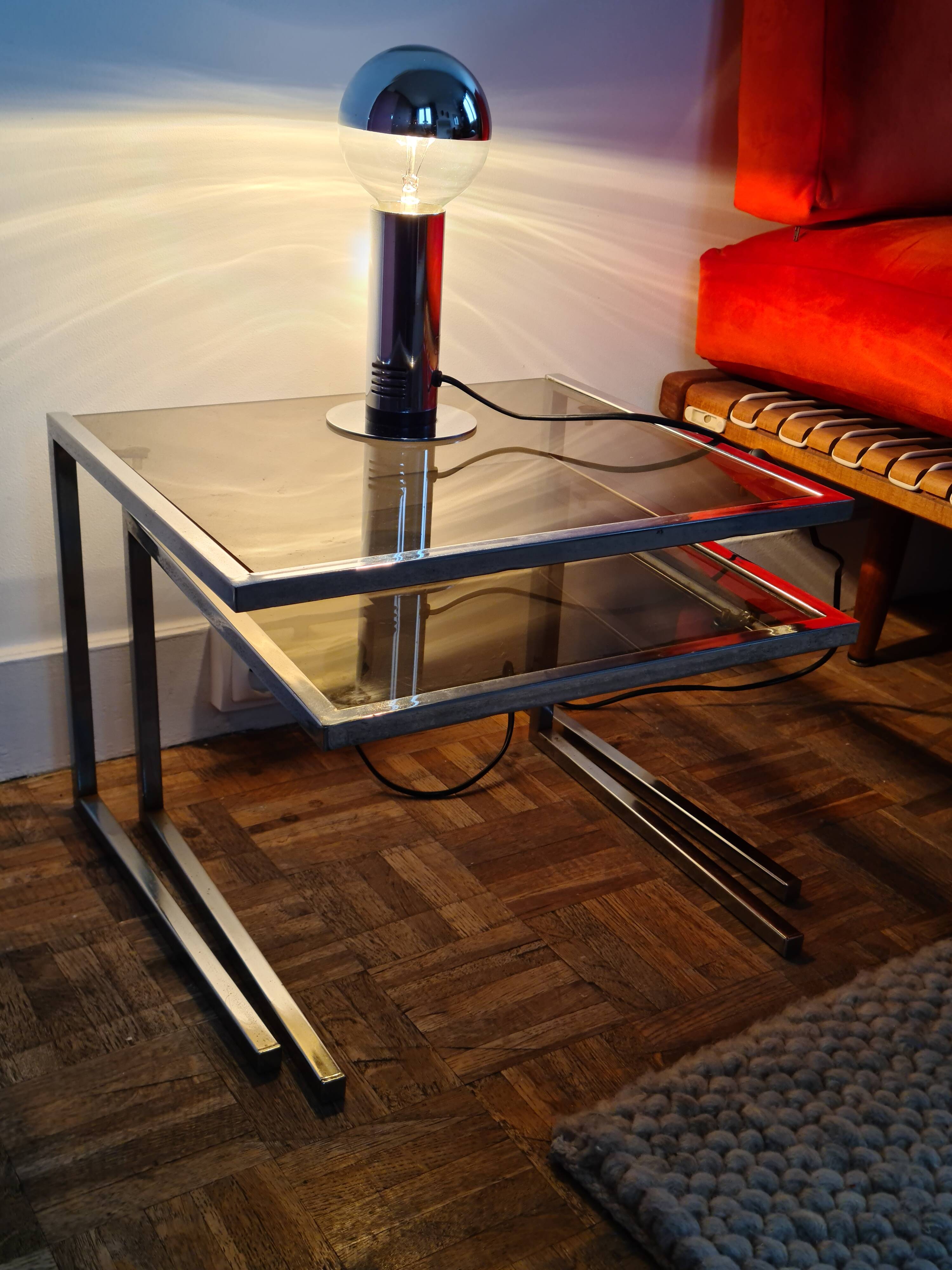 Pair of small tables gigognes