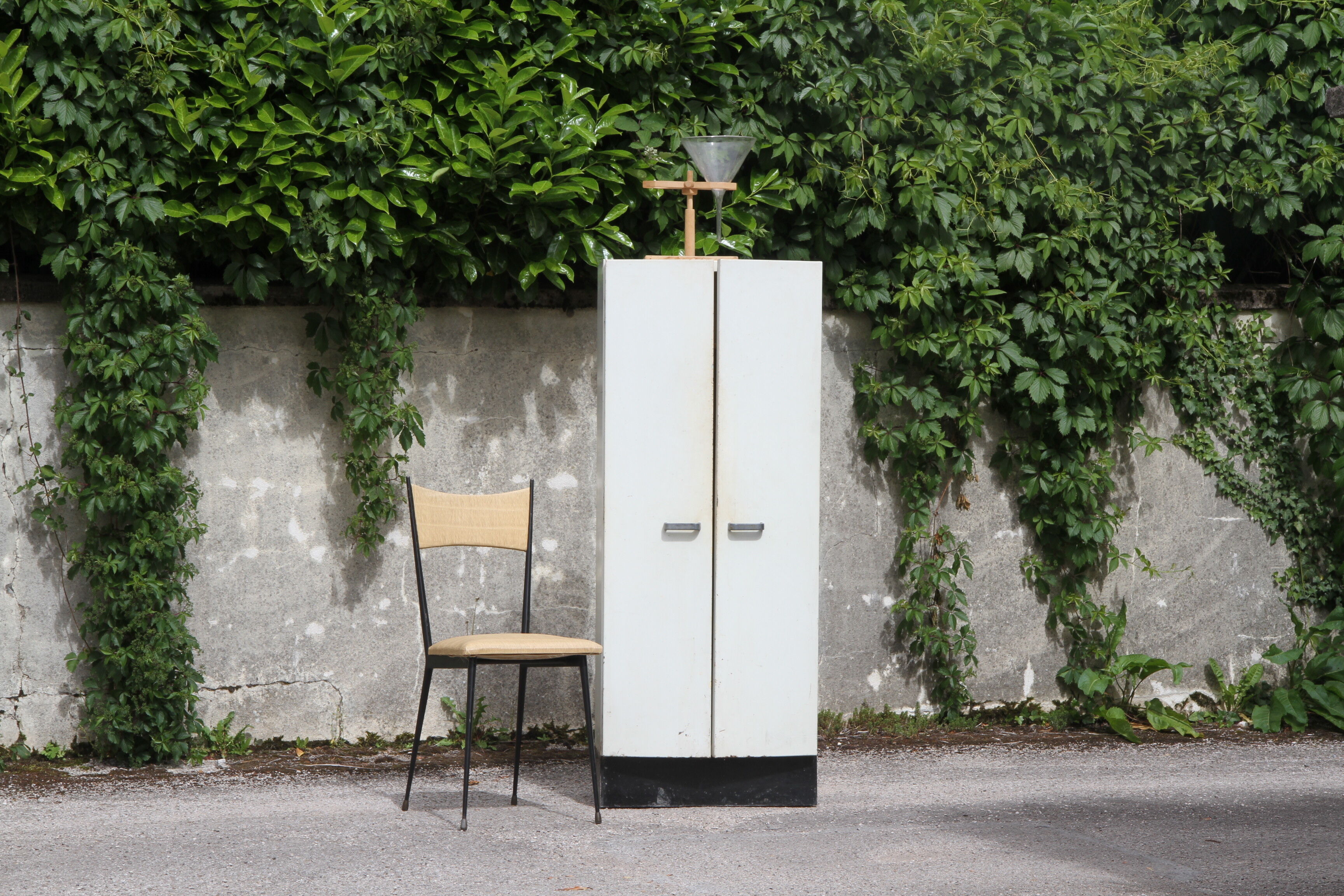 Metal infirmary cabinet from the 1950s