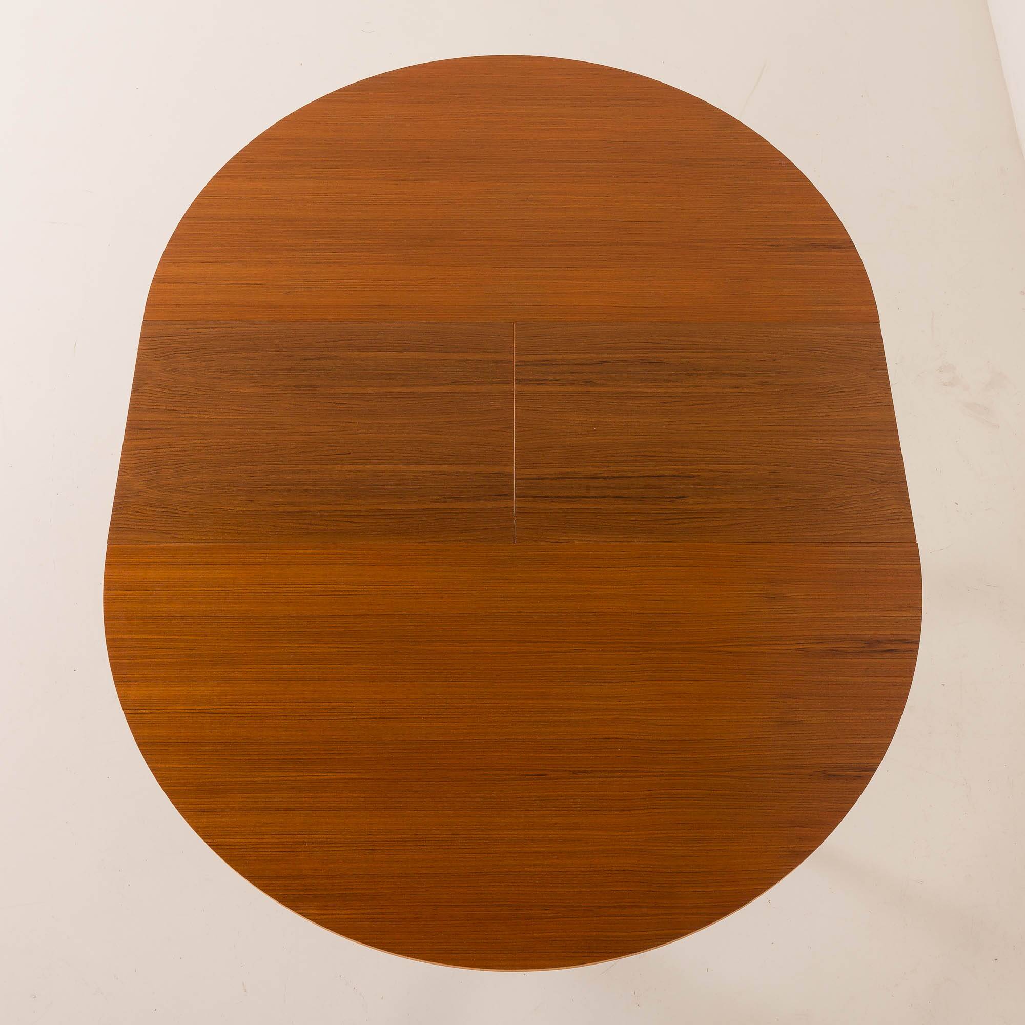 Scandinavian round teak table with hidden extension, 1970s