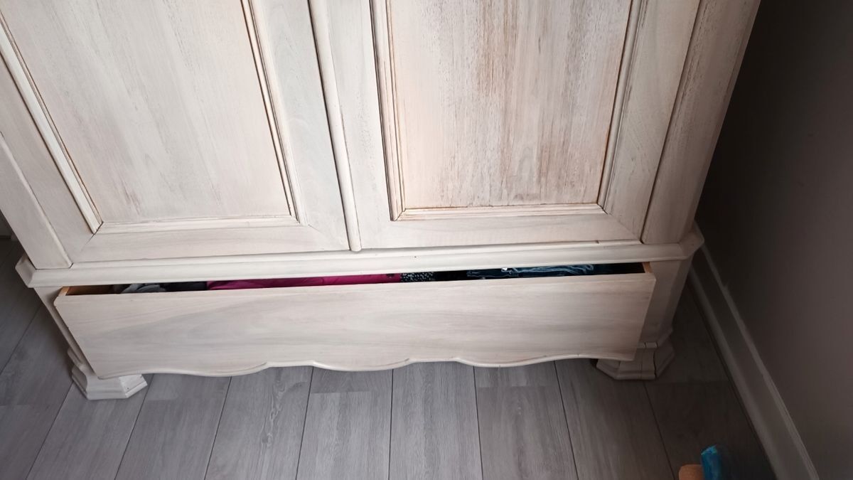 Armoire bois massif cérusé