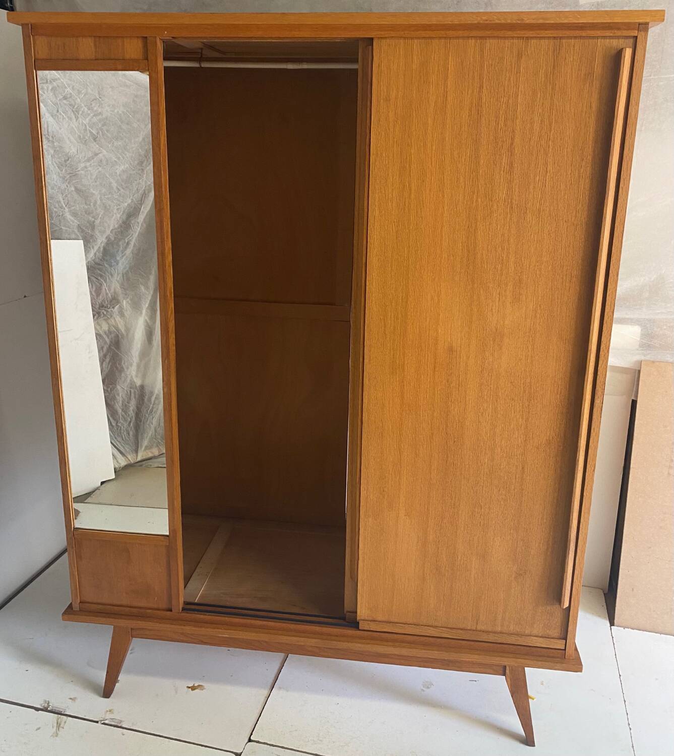 Armoire vintage pieds compas années 60