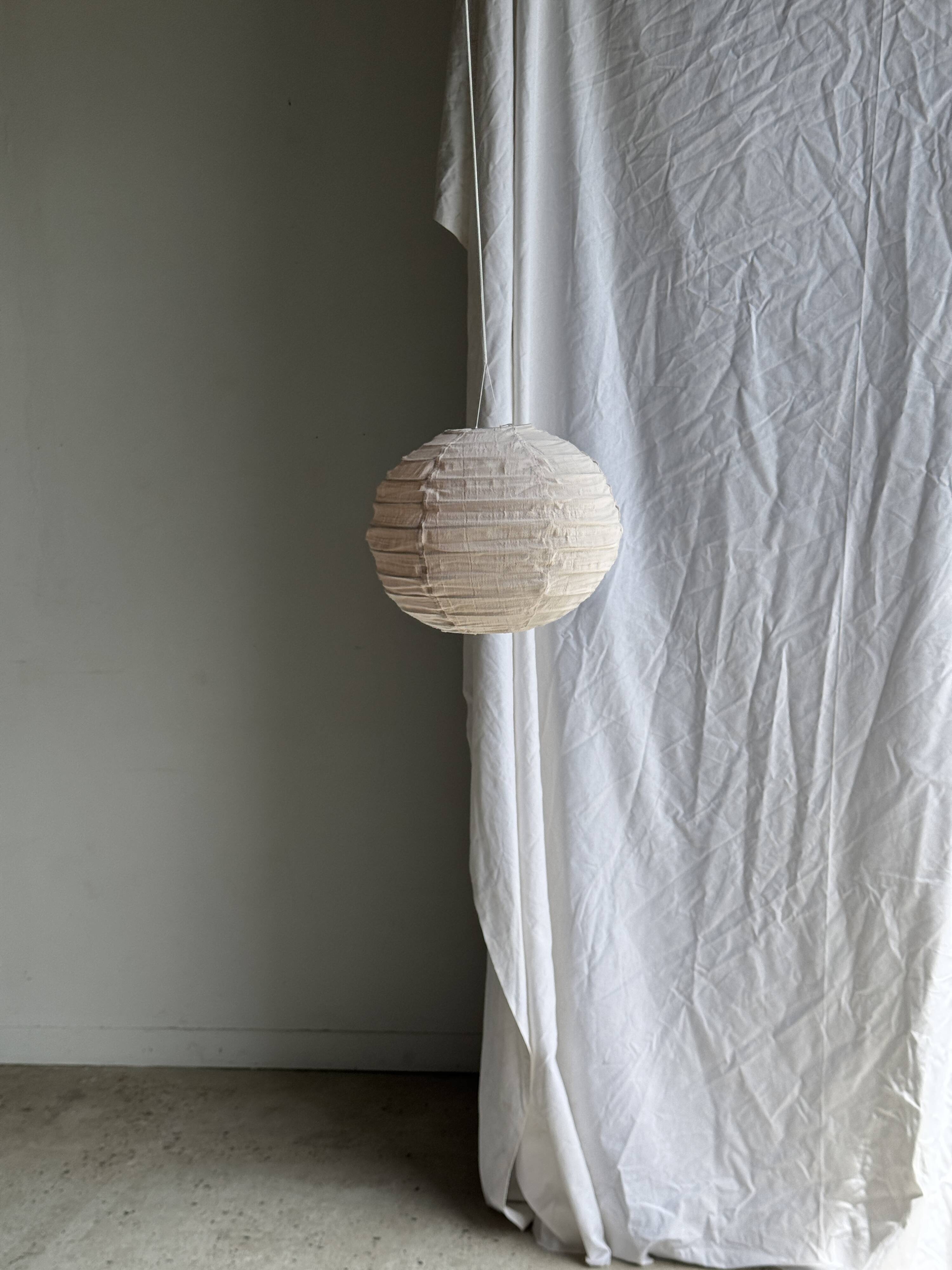 Small round pink rattan and natural linen Japanese-style pendant light D30