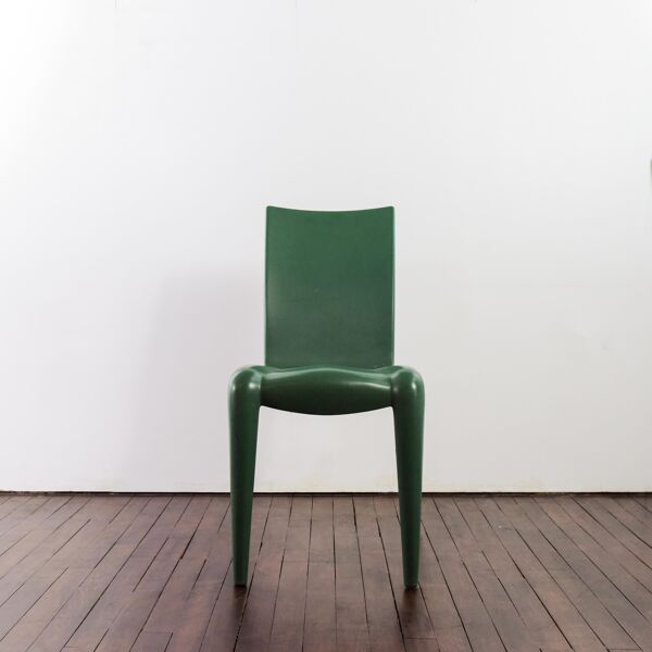 Chaise louis 20 conçue par philippe starck