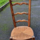 Chaise basse paillee dite chauffeuse