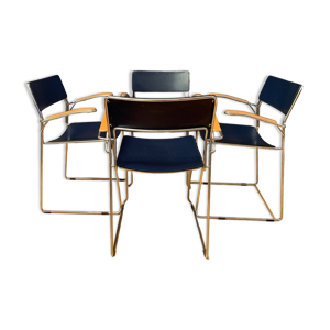 ensemble de quatre chaises