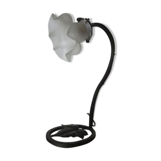 Art deco lamp in hammered wrought iron and tulip in glass, 30s 40s