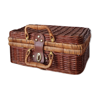 Two-coloured wicker trunk