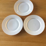 3 assiettes plates en faïence blanche