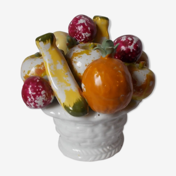 Fruit cup deceives the eye in earthenware