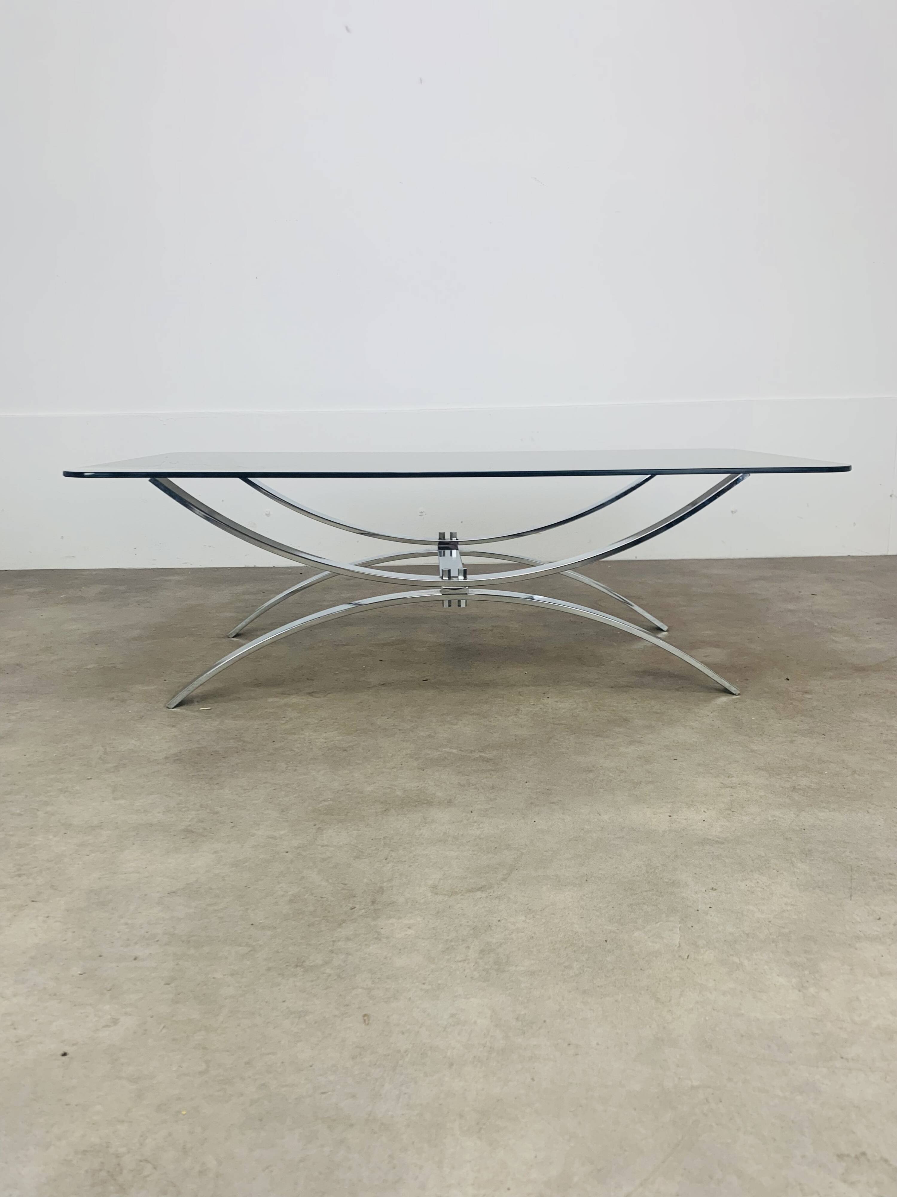 Table basse en verre fumé et chrome, années 70