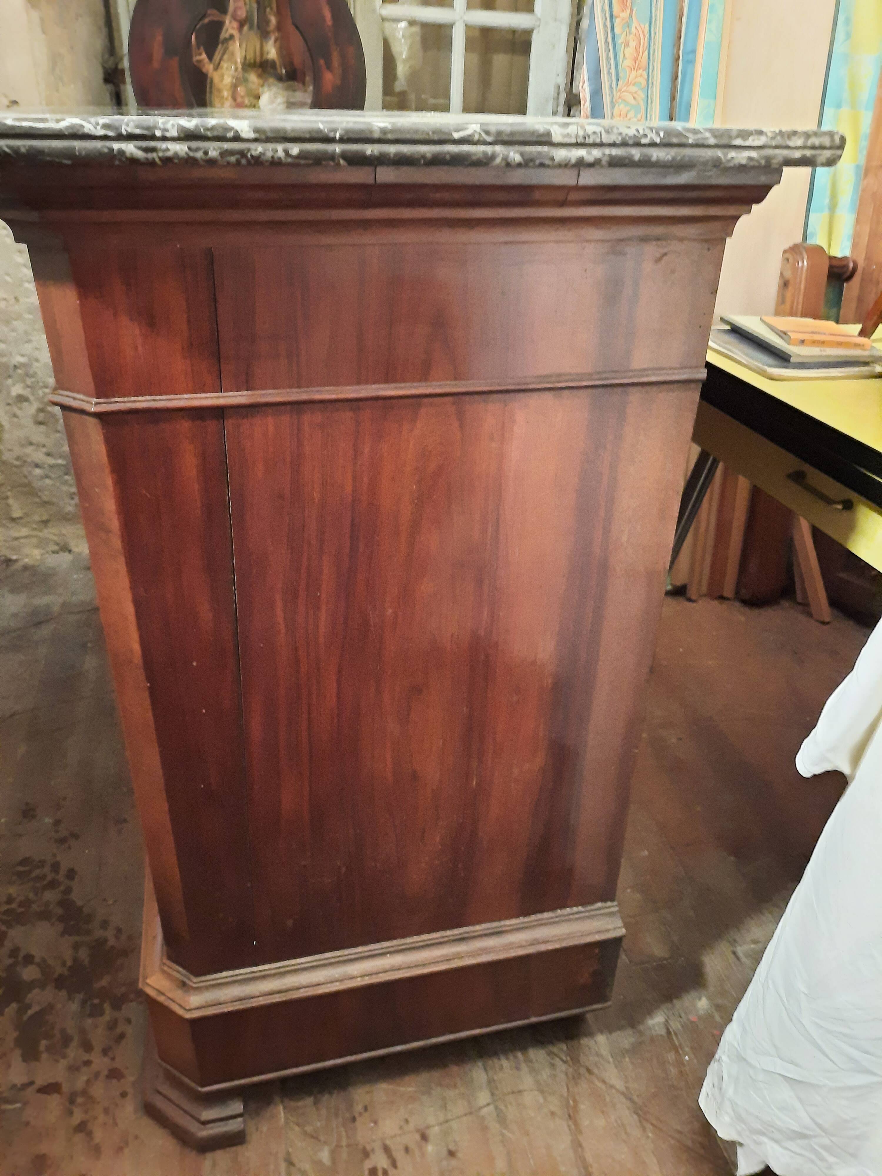 Louis Philippe dresser