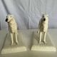 Rare paire de figurines en porcelaine de greyhound/borzoi. Tchécoslovaquie