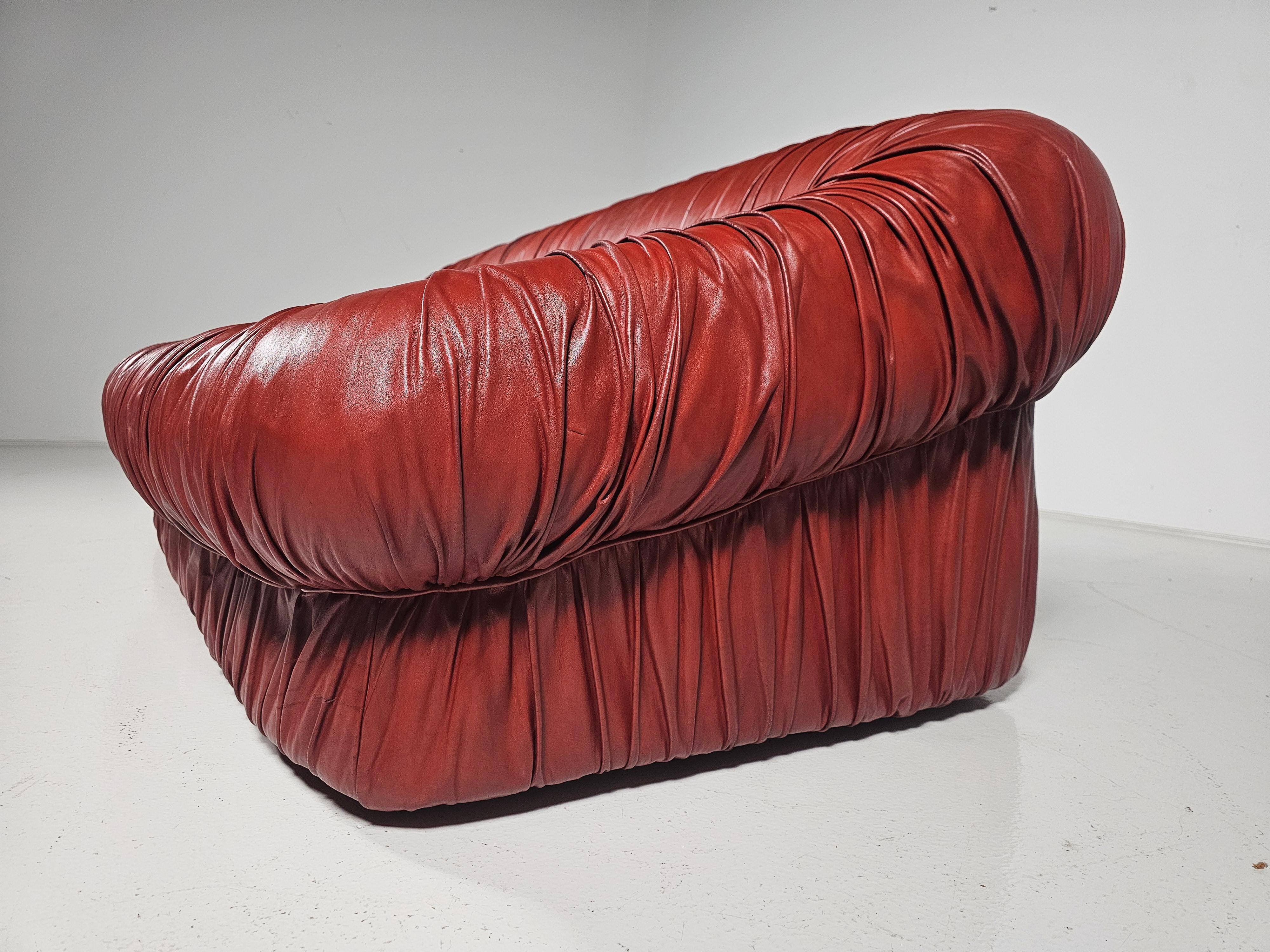 "Bordeaux 'Piumino' canapé by De Pas, D'Urbino and Lomazzi for Dall'Oca, 1970"