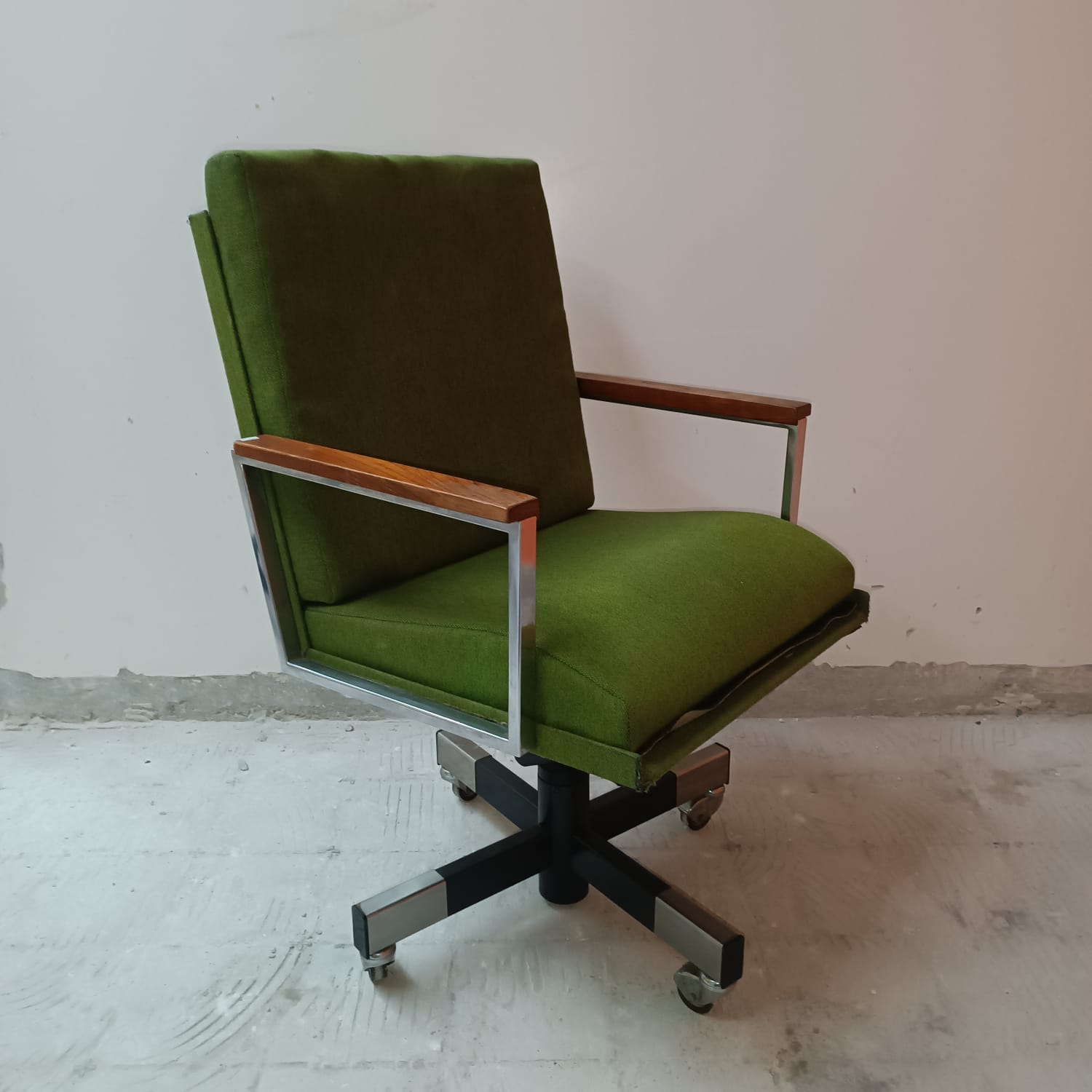 Scandinavian office chair