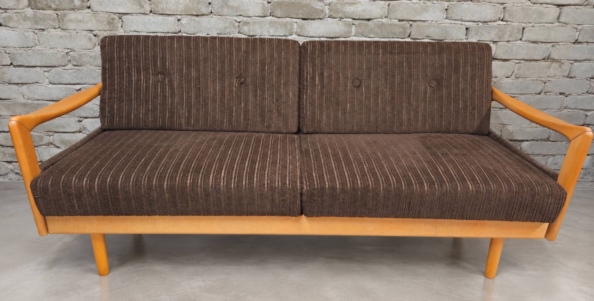 1960s light wood and brown ribbed fabric convertible daybed canapé