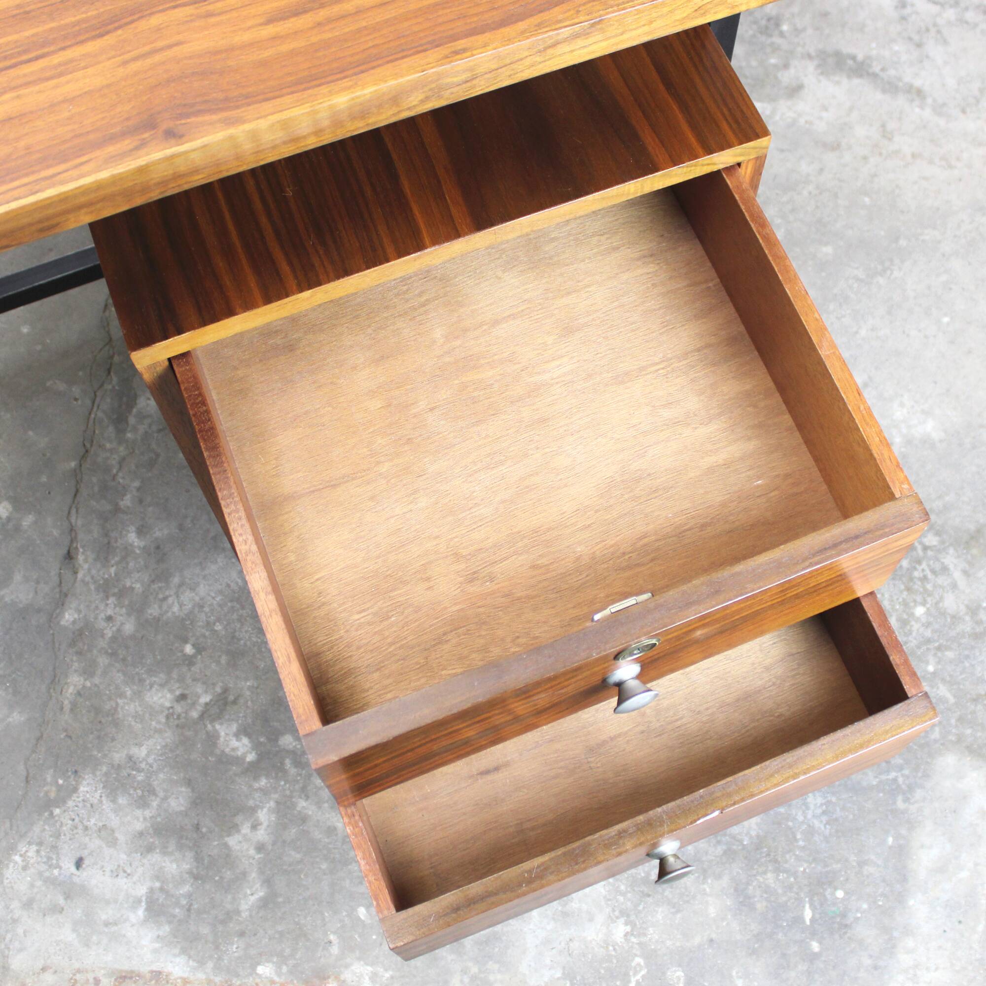 “Minor” model desk by Jean Domps, Trefac edition