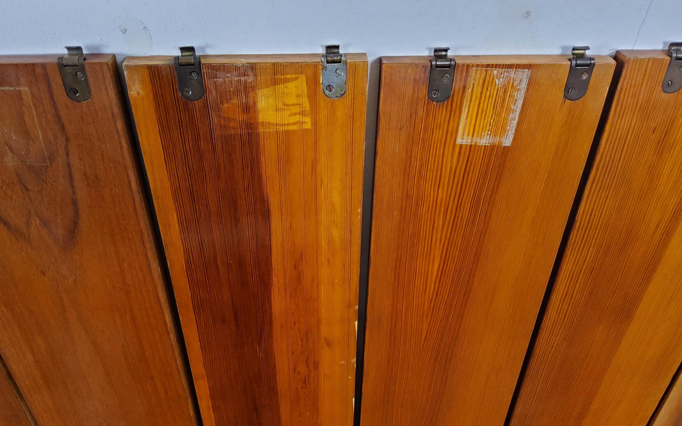 Vintage wall shelf by Nisse Strinning