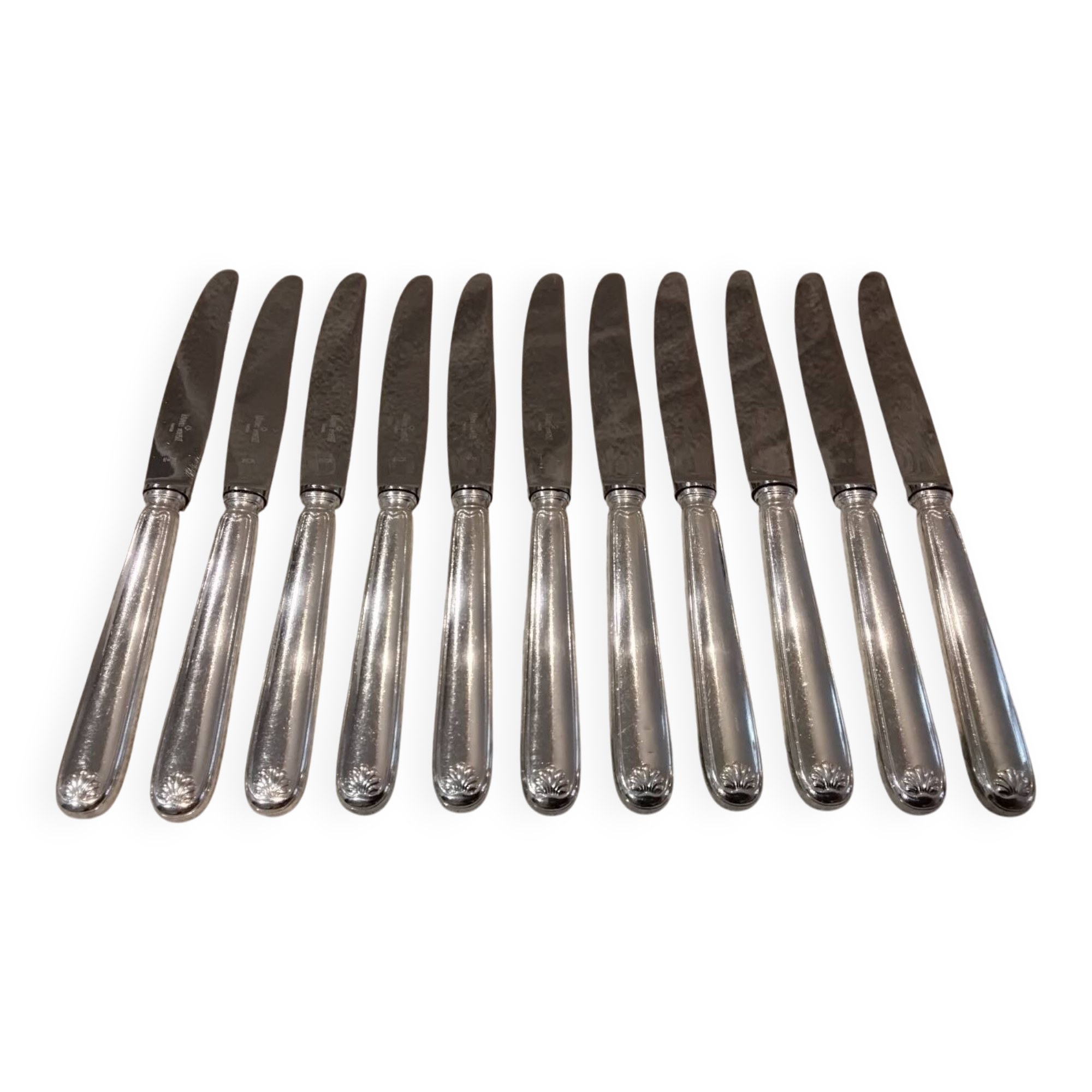 11 silver-plated metal lunch knives by Ravinet Coquille, 18cm